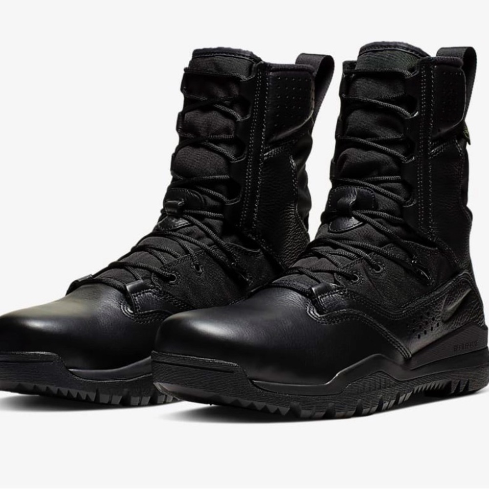 Nike Black Tactical Boots with Rugged Sole and High Ankle Support